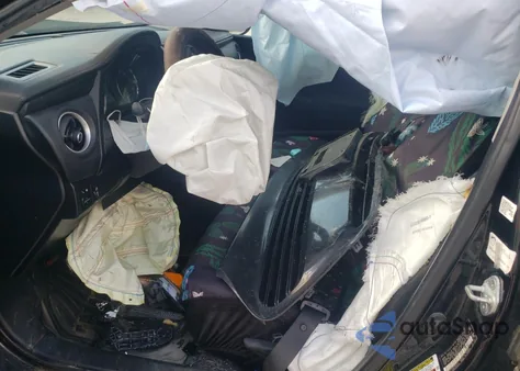 2018 Toyota Corolla L z USA, uszkodzony, nr VIN 2T1BURHE7JC041718